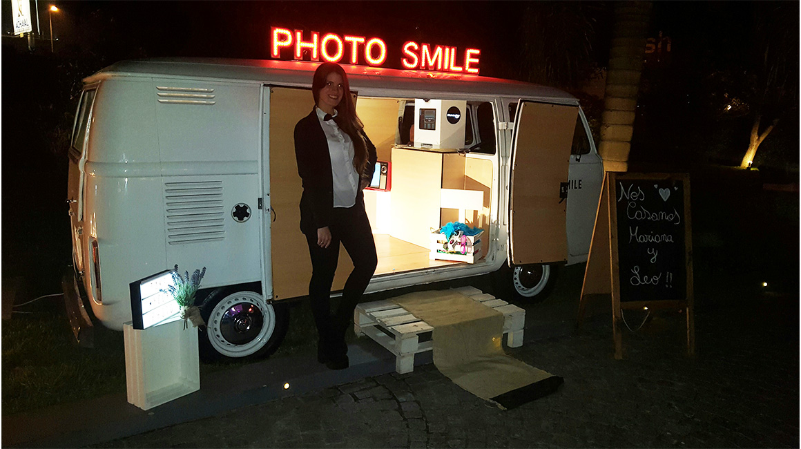 PHOTOSMILE -Photobooths. Videobooths. Social Print. Flipbooks.